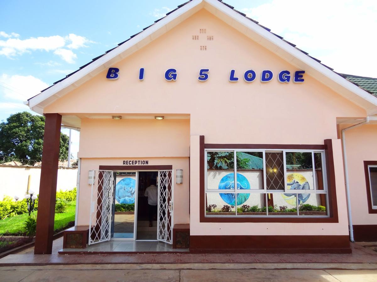 Big 5 Junior Lodge Лубумбаши Экстерьер фото